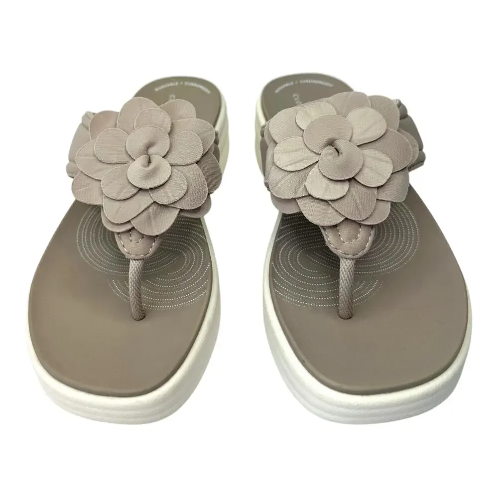 Clarks Cloudsteppers Washable Thong Sandals Drift Flora Sz 6 Stone Taupe Flower - Picture 2 of 12